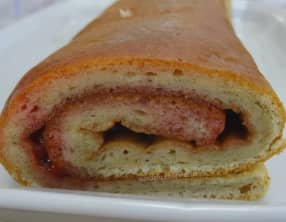 Biscuit roulé japonais à la gelée et framboises