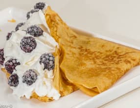 Crêpes légères aux mûres et à la chantilly