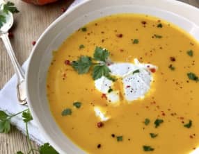 "Spicy" velouté de potimarron à l'oeuf poché