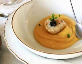 Crème de butternut, St Jacques au caviar d'Aquitaine