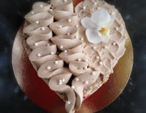 Dacquoise noisettes framboises et ganache chocolat caramel