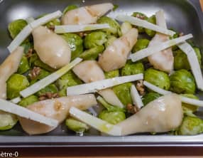 Choux de Bruxelles poires et pécorino au four