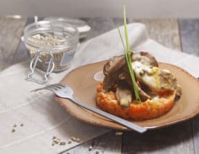 Aiguillettes de canard au poivre de sarawak et écrasé de potiron pommes de terre