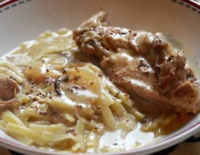 Cocotte de lapin à la moutarde à l'ancienne