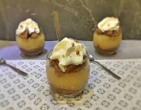 Verrine de compote liégeoise au caramel beurre salé et crumble de spéculos