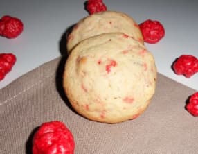 Cookies au chocolat blanc et aux pralines roses