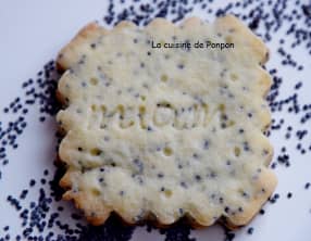 Biscuit aux graines de pavot et poudre d'écorce de combava, sans oeufs