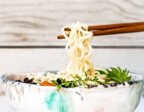 Ramen au sésame noir et citron