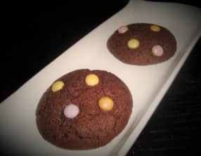 Cookies au chocolat noir et aux smarties