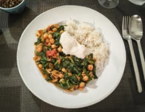 Curry de pois-chiches, épinards et tomates
