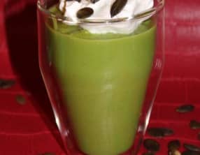 Velouté de petits pois, chantilly lard fumé