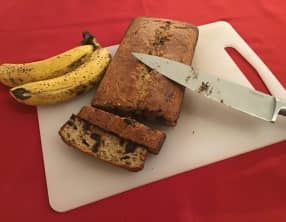 Banana bread à la noix de coco et aux pépites de chocolat