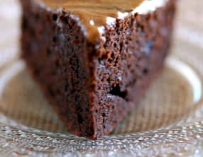 Gâteau chocolat au yaourt topping noisettes