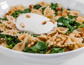 Pâtes aux épinards, ricotta et pignons de pin