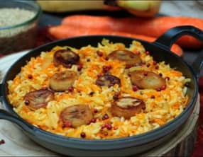 Poêlée de riz aux bananes et baies roses