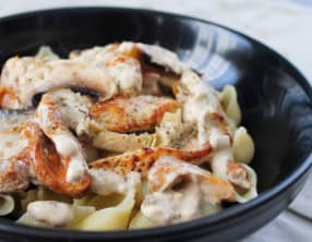 Poulet à la crème et aux champignons