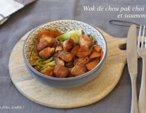 Wok de chou pak choï au saumon