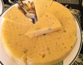 Polenta au parmesan, paprika fumé et à l'aneth