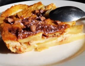 Flan aux pommes et pépites choco-caramel