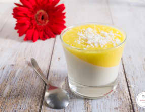 Panna cotta à l'agar agar et coulis de mangue