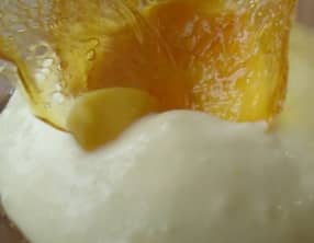 Verrine de pomme Granny, gelée et croustillant beurre demi-sel, émulsion à la manzana