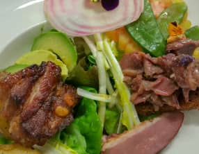 Salade tiède de poitrine de porc et canard
