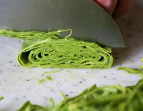 Ciseler les aromatiques et légumes feuilles