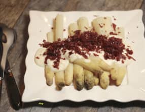 Asperges carbonara à la brésaola