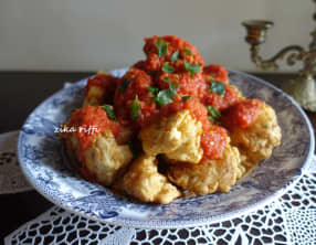 Beignets de chou-fleur et coulis de tomates