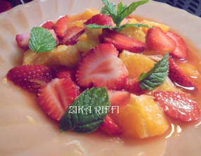 Salade de fruits oranges fraise sirop citrons verts