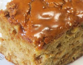 Gâteau caramel et pommes