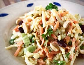 Coleslaw de chou-rave et cacahuètes