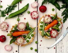 Tartelettes au chèvre frais et légumes du printemps