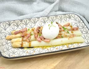Asperges lardons et œuf mollet
