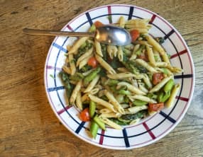 Penne aux asperges vertes et à la cardamome
