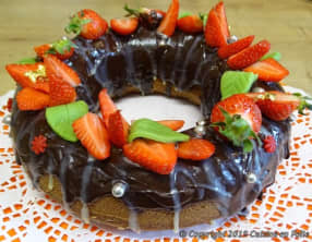 Gâteau couronne chocolat et fraises