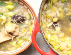 Soupe écossaise aux poireaux et aux restes de poulet rôti