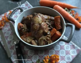 Lapin grand-mère sauce au vin rouge