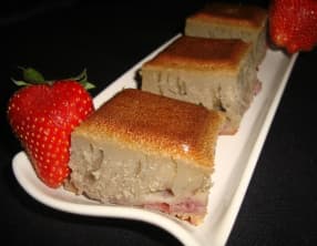 Gâteau aux fraises et au jus de rhubarbe