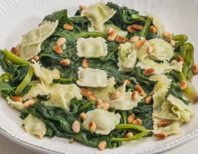 Ravioles aux épinards et pignons de pin