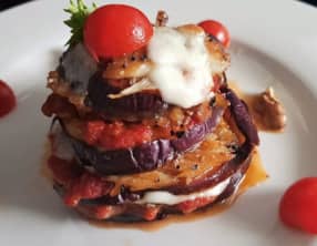 Mille feuille d'aubergine et maquereau fumé
