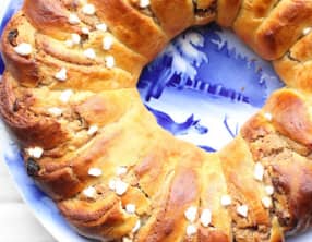 Couronne briochée à la pâte d'amandes