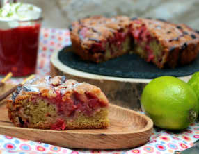 Gâteau moelleux à la fraise et citron vert