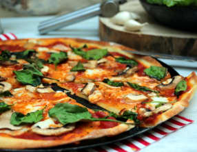 Pizza aux champignons et épinards