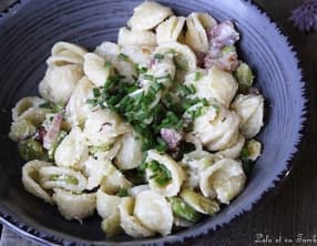 Pâtes aux fèves et lardons