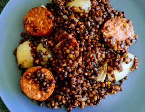 Lentilles vertes à la saucisse de Morteau