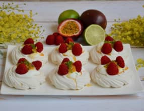 Pavlovas framboises, passion et citron vert
