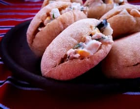 Batbouts farcis aux calamars et au thon