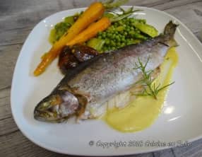 Truites en pâte à sel aux épice, sauce mousseline citronnée à l'estragon