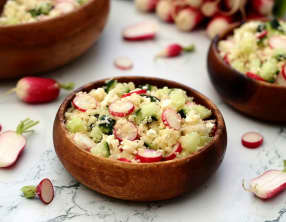 Taboulé de chou-fleur aux radis, concombre et feta